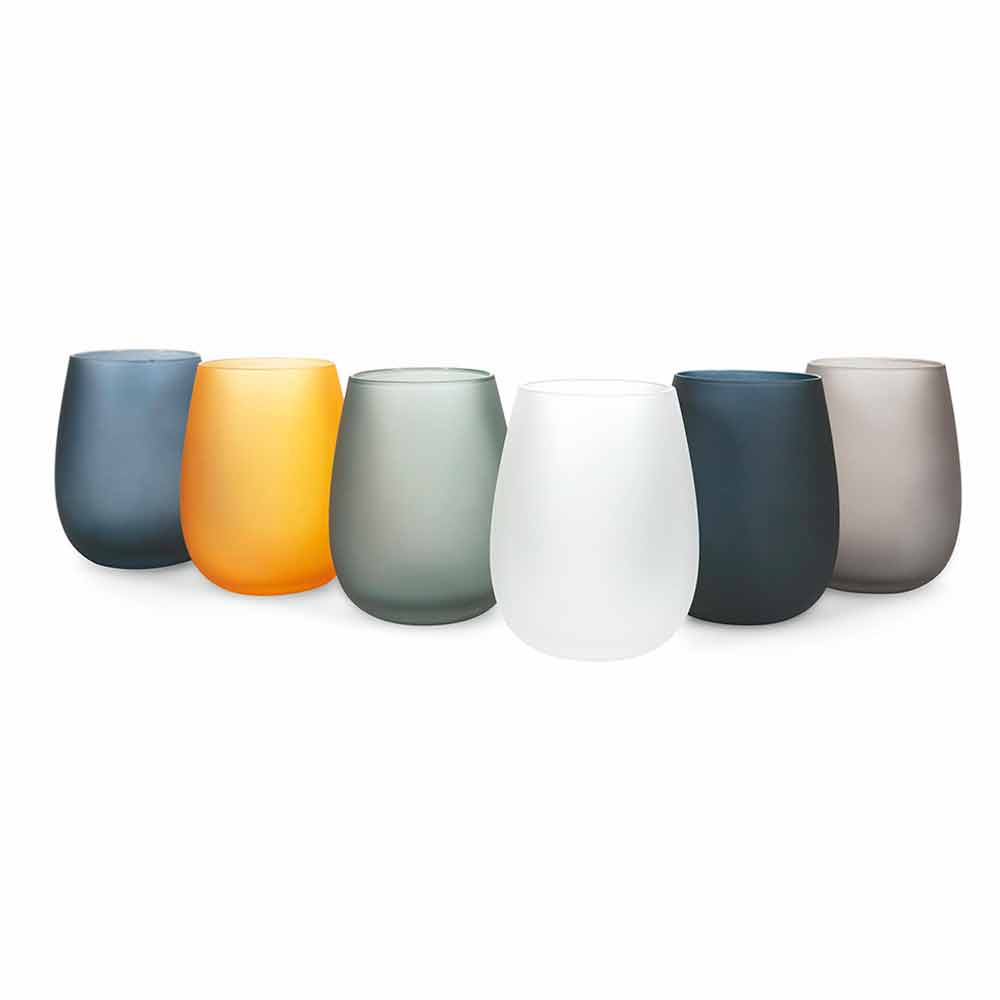 Vasos de agua de colores en cristal satinado de diseño elegante