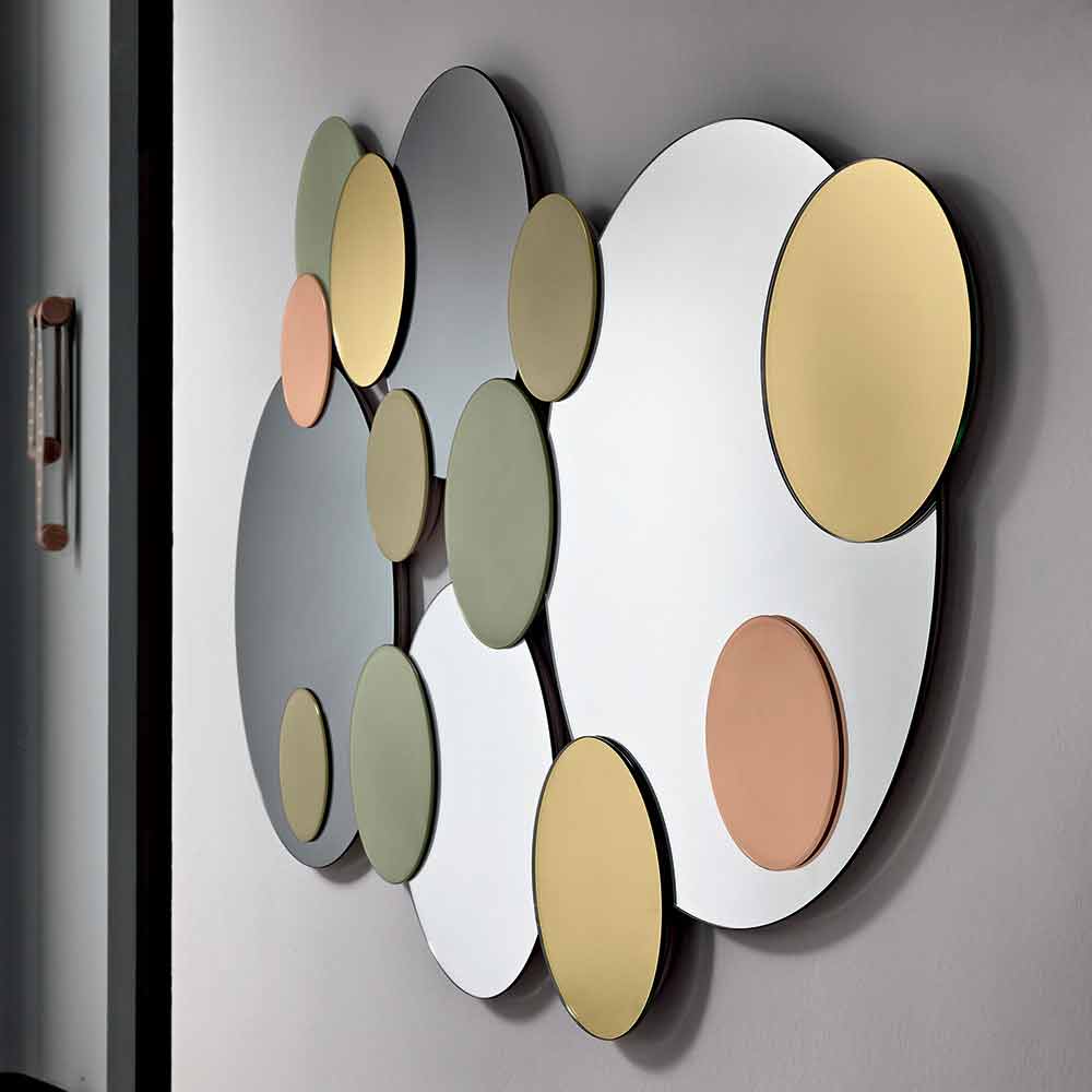 Espejo decorativo de pared con elementos circulares de colores