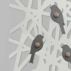 Perchero de pared en madera coloreada con un diseño moderno - Alberuccell viadurini