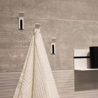 Perchero de pared de Corian con inserto blanco o negro, 3 piezas - Appiccio viadurini