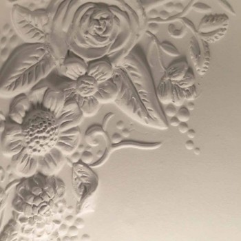 Aplique de pared con diseño de cerámica blanca mate con flores decorativas - Fluxo