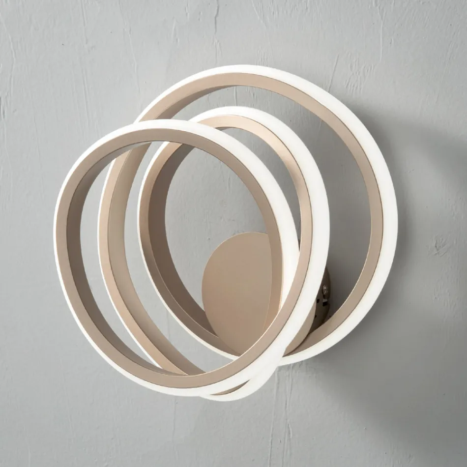 Lámpara de pared para dormitorio de diseño moderno en metal dorado - Point viadurini