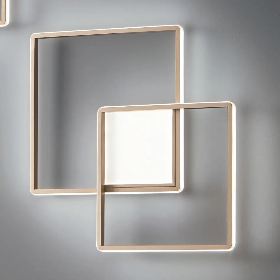 Modern - Aplique de pared formal de metal pintado dorado con LED viadurini