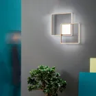 Modern - Aplique de pared formal de metal pintado dorado con LED viadurini