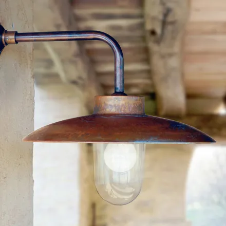 Aplique Nabucco de Aldo Bernardi, iluminación de línea de latón viadurini