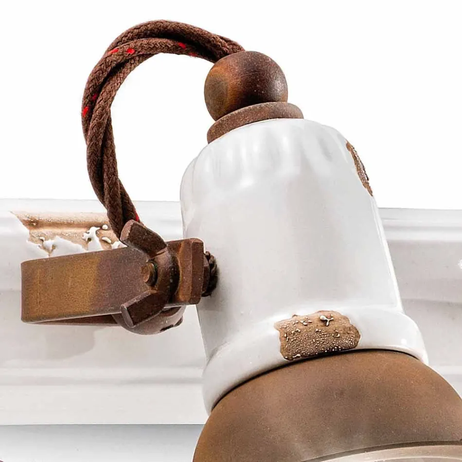 diseño de la aplicación y tres focos de cerámica y metal Lacey viadurini