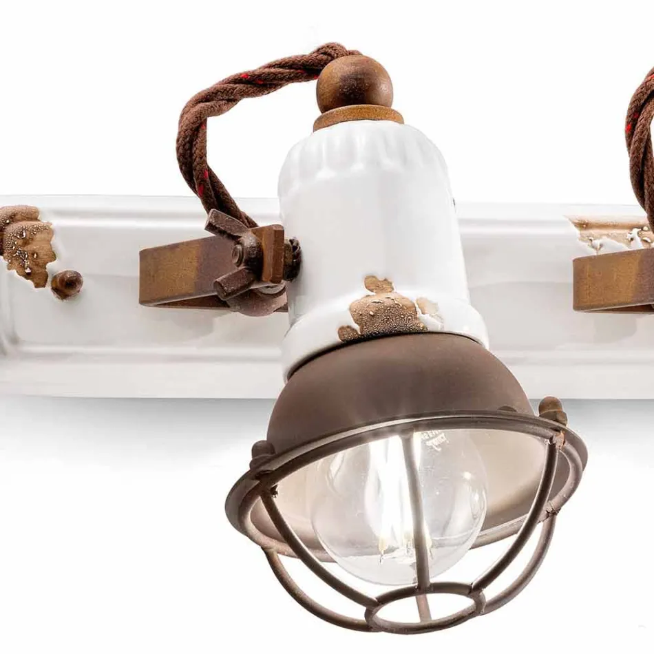 diseño de la aplicación y tres focos de cerámica y metal Lacey viadurini