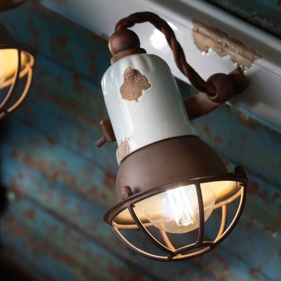 diseño de la aplicación y tres focos de cerámica y metal Lacey viadurini