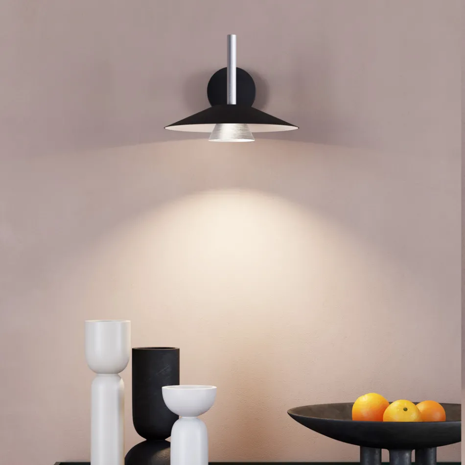 Apliques de pared de metal en varios acabados fabricados en Italia - Mira viadurini