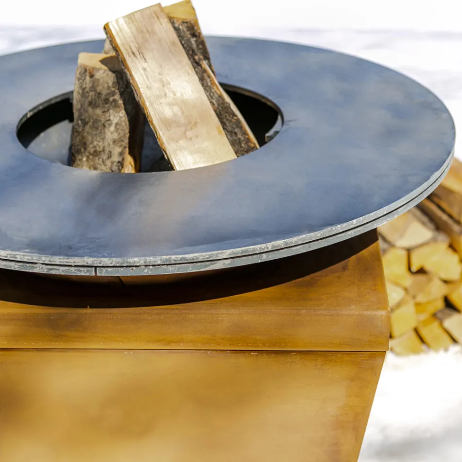 Barbacoa de leña con placa de cocción y compartimento porta madera - Ferran viadurini