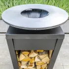 Barbacoa de leña con placa de cocción y compartimento porta madera - Ferran viadurini