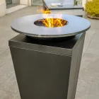 Barbacoa de leña con placa de cocción y compartimento porta madera - Ferran viadurini