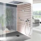 Pared de la cascada del baño de boca de Bossini viadurini