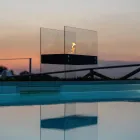 Chimenea de piso de bioetanol en metal negro y vidrio templado - Violante viadurini