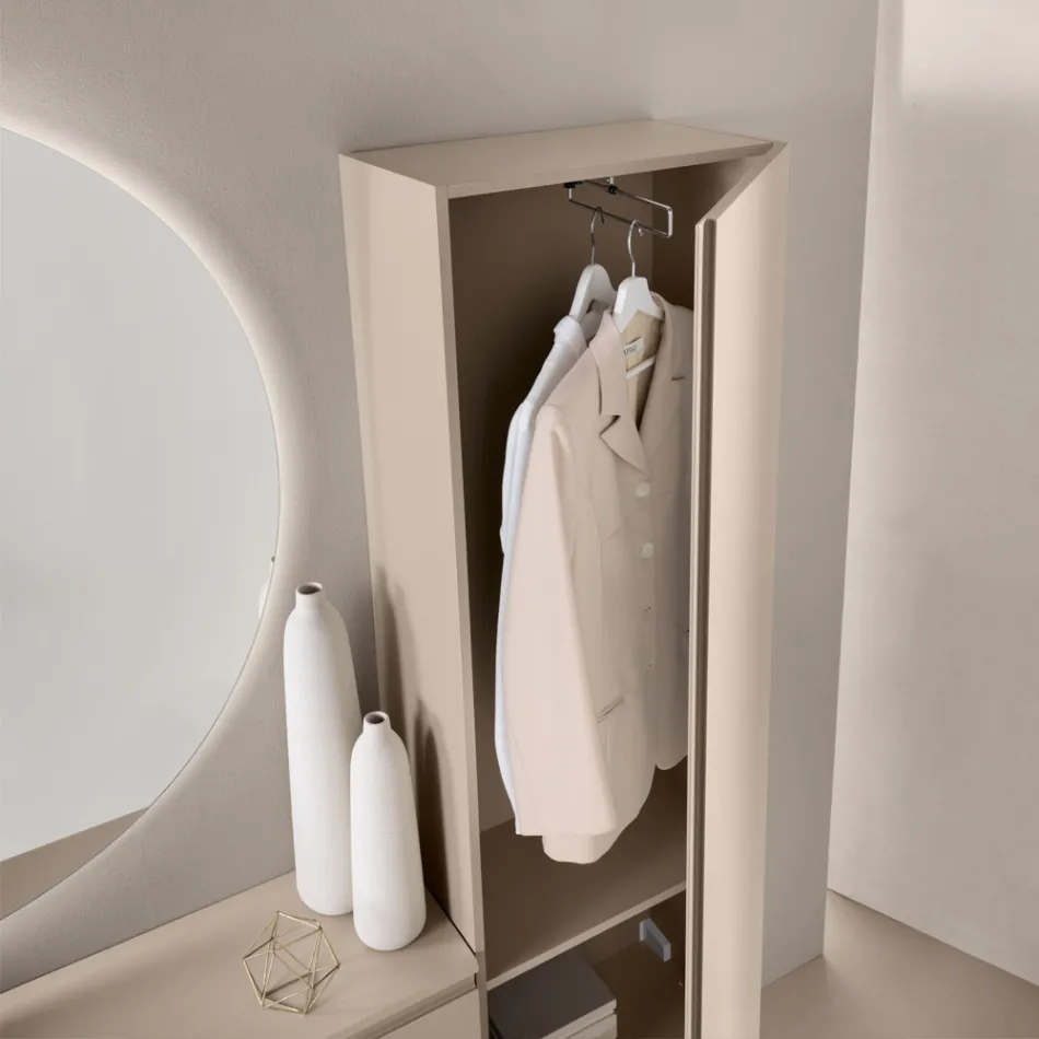 Perchero de melamina lacada con puerta de MDF y estante interior - Lunis viadurini