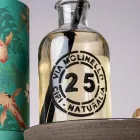 Composición de baño blanca con suelo y accesorios de diseño - Georges viadurini