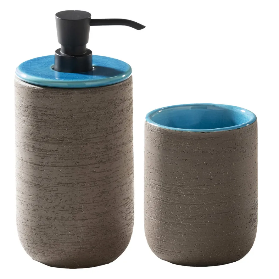 Composición de baño azul con mueble de suelo de teca y accesorios - Sylviane viadurini