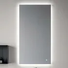 Composición de baño compuesta por estantería con lavabo, armarios de pared y espejo - Velaria viadurini