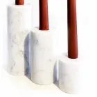 Composición de 3 candelabros en mármol blanco de Carrara Made in Italy - Astol viadurini