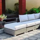 Composición de estar al aire libre con estructura tejida a mano Rita viadurini