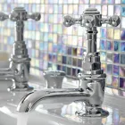 Par de grifos para lavabo de latón de diseño vintage Made in Italy - Elisea viadurini