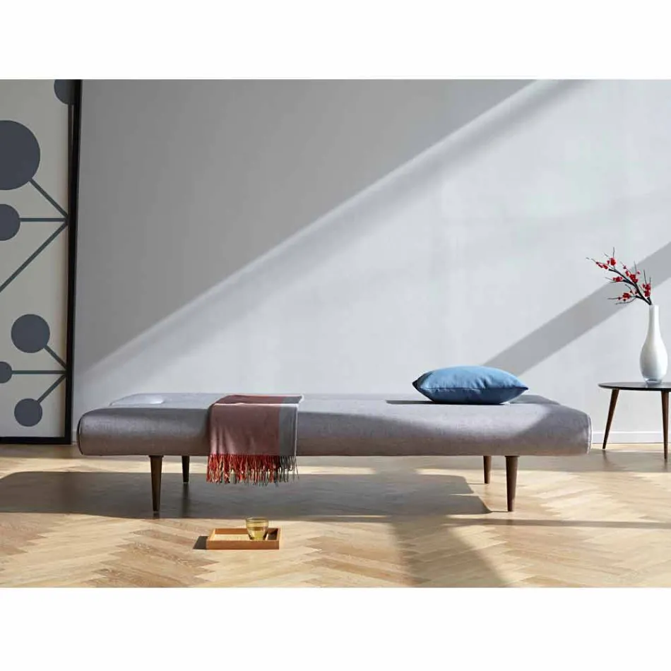 Sofá cama de diseño moderno Unfurl by Innovation tapizado viadurini