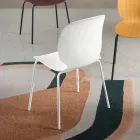 Dos sillas de polipropileno y metal pintado en varios colores - Dorica viadurini