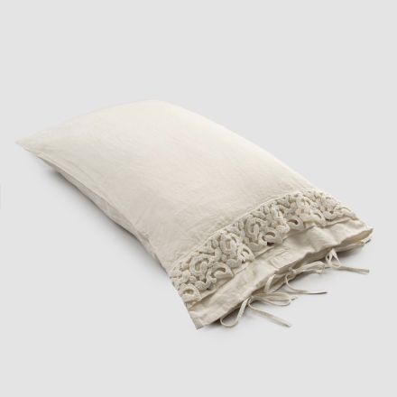 Funda de almohada de lino con encaje Poema y cordones mantequilla o negros Made in Italy - Masone viadurini