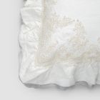 Funda de almohada cuadrada de lino blanco con puntilla decorativa en los bordes y volantes - Priscilla viadurini