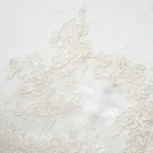 Funda de almohada cuadrada de lino blanco con puntilla decorativa en los bordes y volantes - Priscilla viadurini