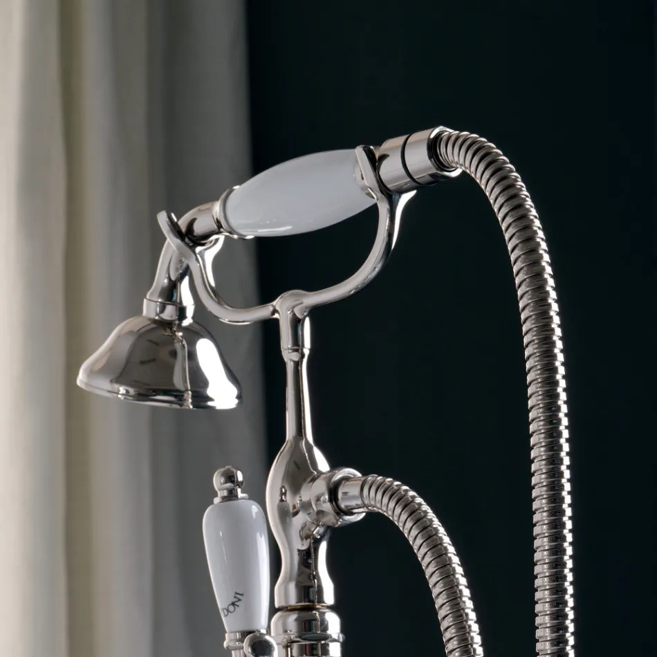 Mueble de bañera a ras de suelo con toallero y ducha de mano Made in Italy - Turín viadurini