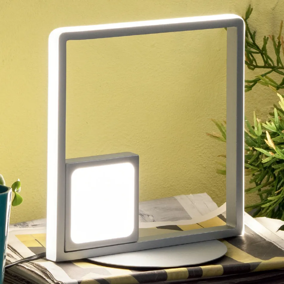 Modern - Lámpara de mesa LED formal de metal pintado en plata viadurini