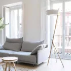 Lámpara de pie en madera y metal con detalles en piel vegana - Avetta viadurini