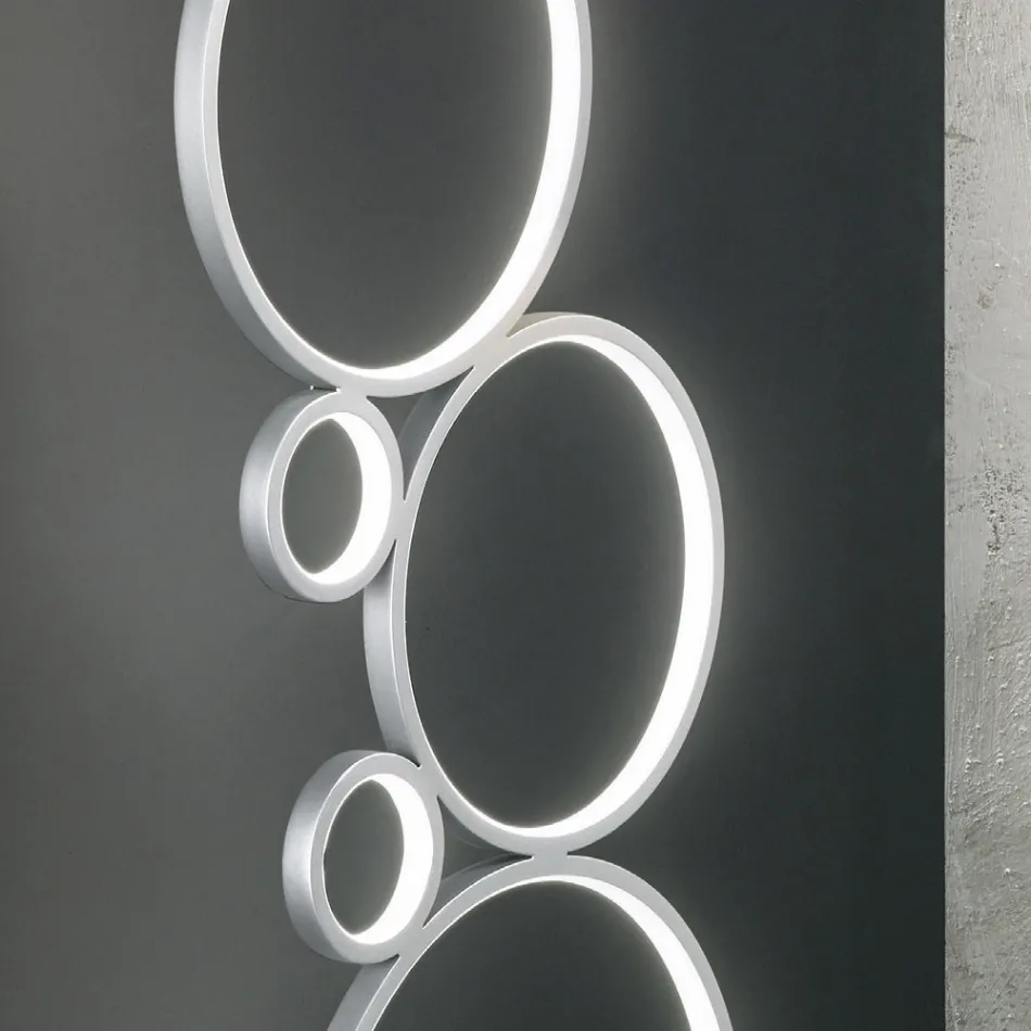 Lámpara de pie LED moderna en metal pintado dorado o plateado - Punto viadurini