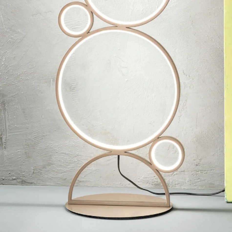 Lámpara de pie LED moderna en metal pintado dorado o plateado - Punto viadurini