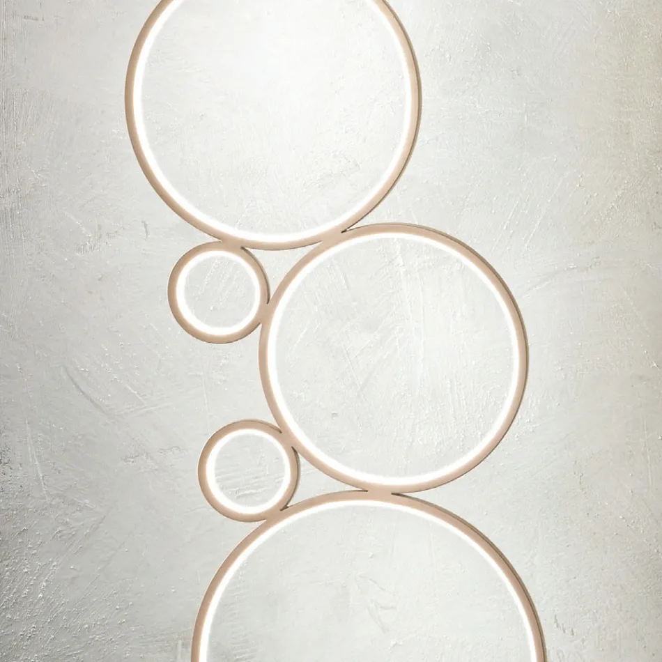 Lámpara de pie LED moderna en metal pintado dorado o plateado - Punto viadurini