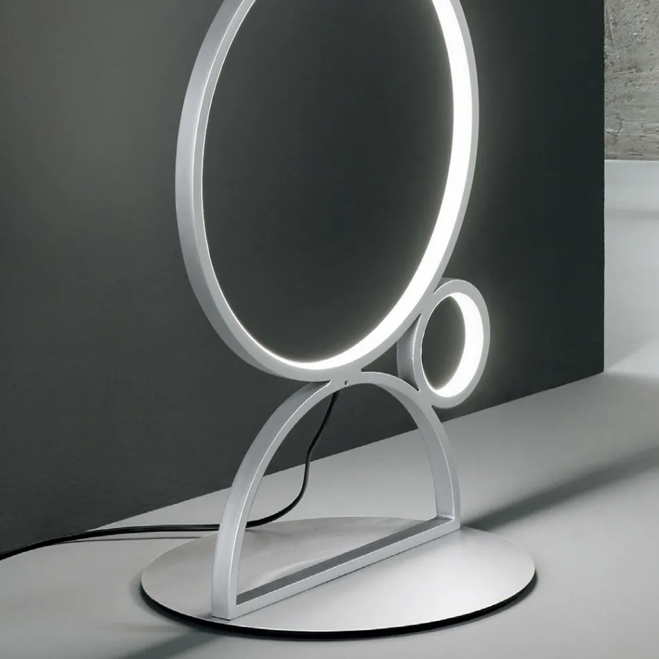 Lámpara de pie LED moderna en metal pintado dorado o plateado - Punto viadurini