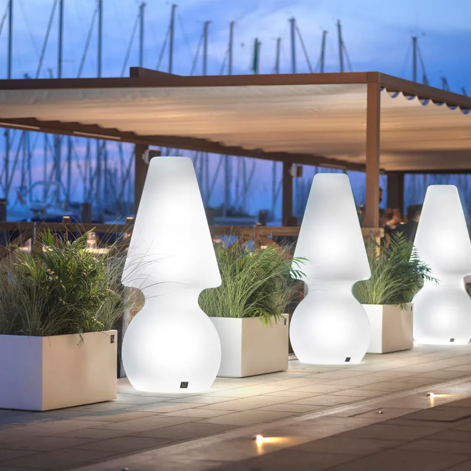 Lámpara de pie de exterior Alvarez con luz LED en polietileno, fabricada en Italia. viadurini