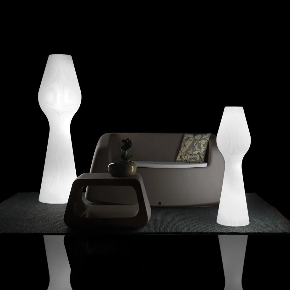 Lámpara de pie de exterior Reyes de polietileno con luz LED. Fabricada en Italia. viadurini