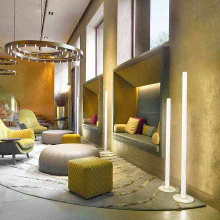 Lámpara de pie Slide Flux Slim de metacrilato producida en Italia viadurini