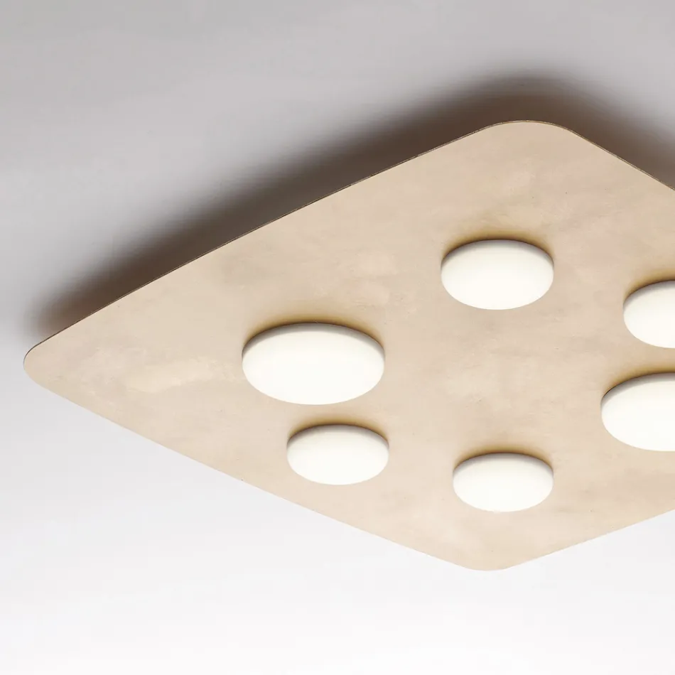 Una moderna lámpara de cristal y metal para una decoración interior con estilo – Kepler viadurini