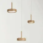 Araña con Base Redonda en Metal Pintado Dorado y Luz LED - Hornbeam viadurini