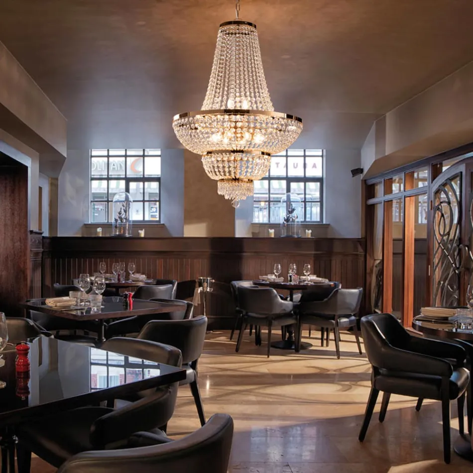 Lámpara de araña de hierro y oro con pedrería, fabricada en Italia para decoración de interiores (Austria) viadurini