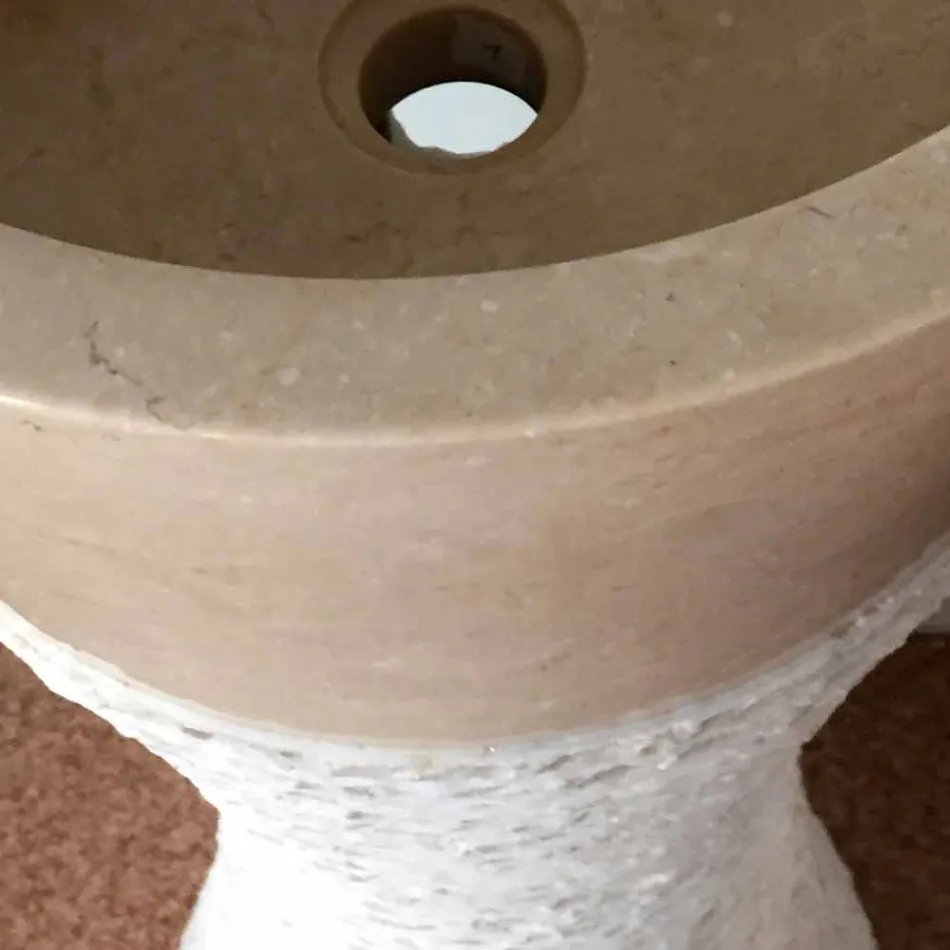 Lavabo columna blanca en piedra natural Iris, pieza única. viadurini