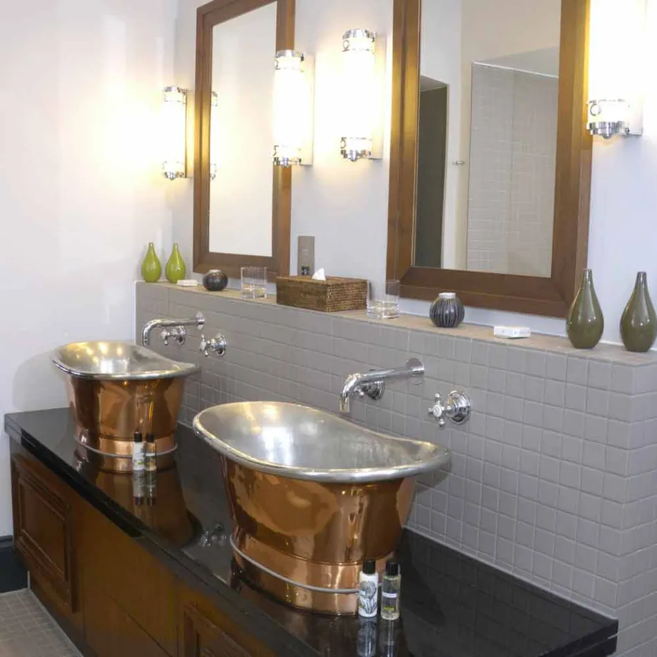 Lavabo del baño para apoyar el cobre y el hierro blanco Cala viadurini