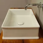 Lavabo sobre encimera con diseño de cerámica neoclásica realizado en Italia Debora viadurini