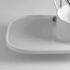 Lavabo de cerámica con un diseño moderno Marta viadurini