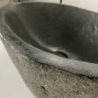 Lavabo sobre encimera en piedra del río Akta, pieza única viadurini
