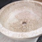 lavabo de piedra natural, de una sola pieza, Ana viadurini