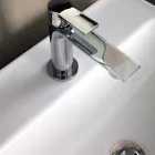 Lavabo de encimera cuadrado Aster en cerámica blanca con orificio para grifo viadurini